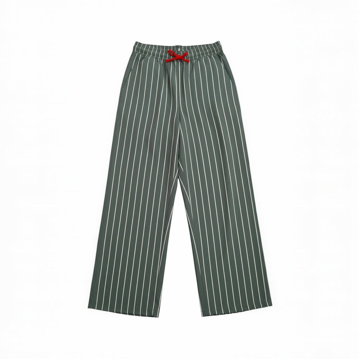 Calças de pijama Tralulu verde-oliva com riscas verticais brancas, cós elástico e cordão vermelho.