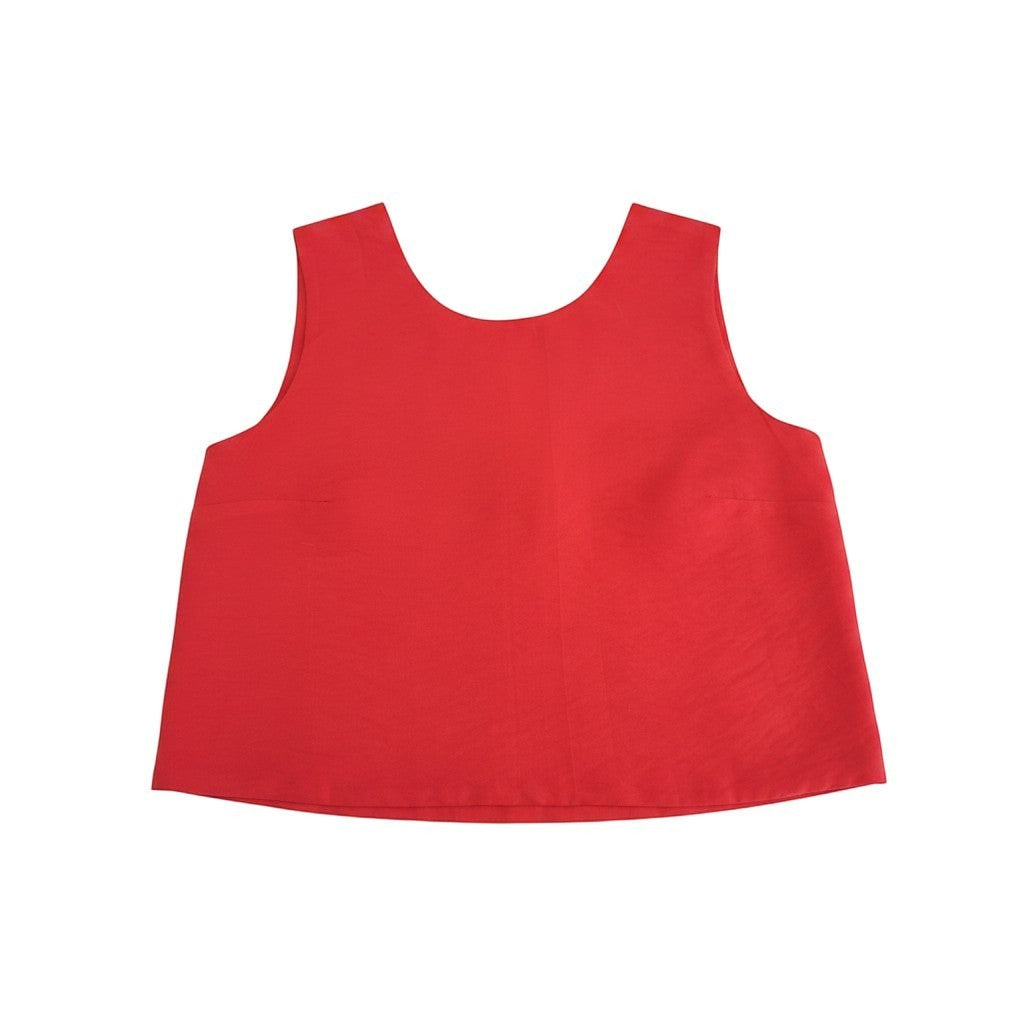Top vermelho Tralulu de alças finas, com laço nas costas e caimento largo.