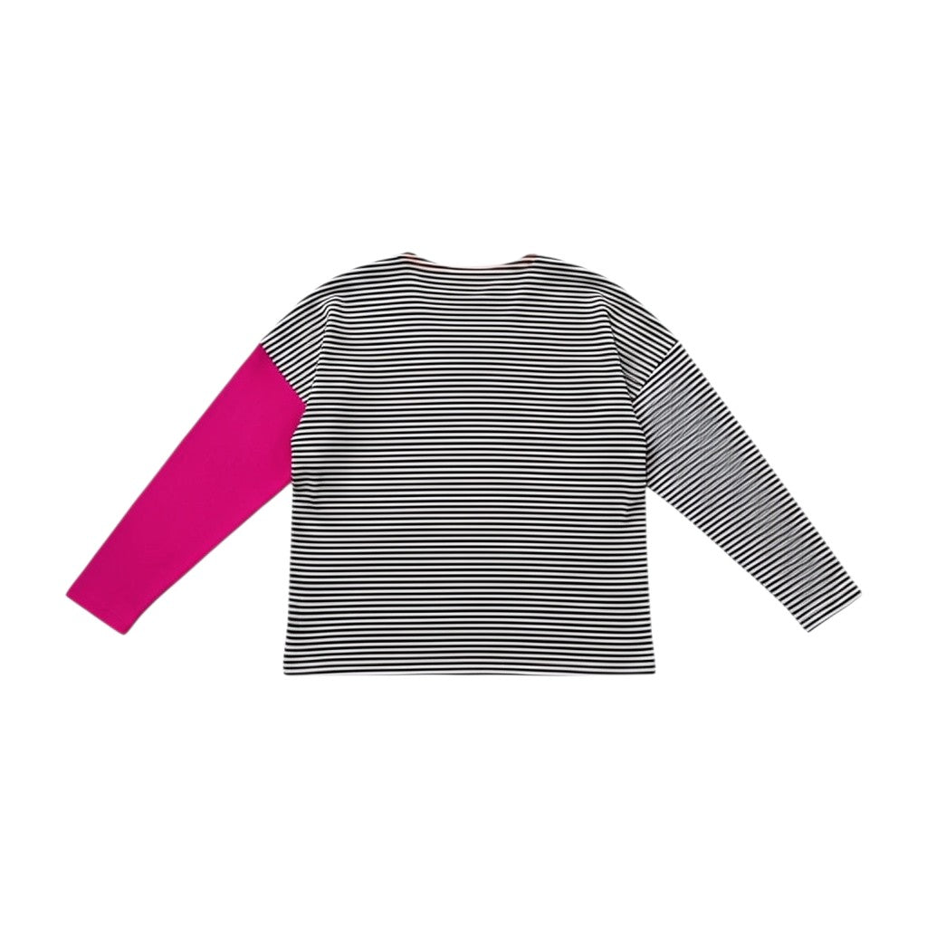 Tralulu t-shirt de manga comprida às riscas pretas e brancas com manga laranja e bolso rosa choque.