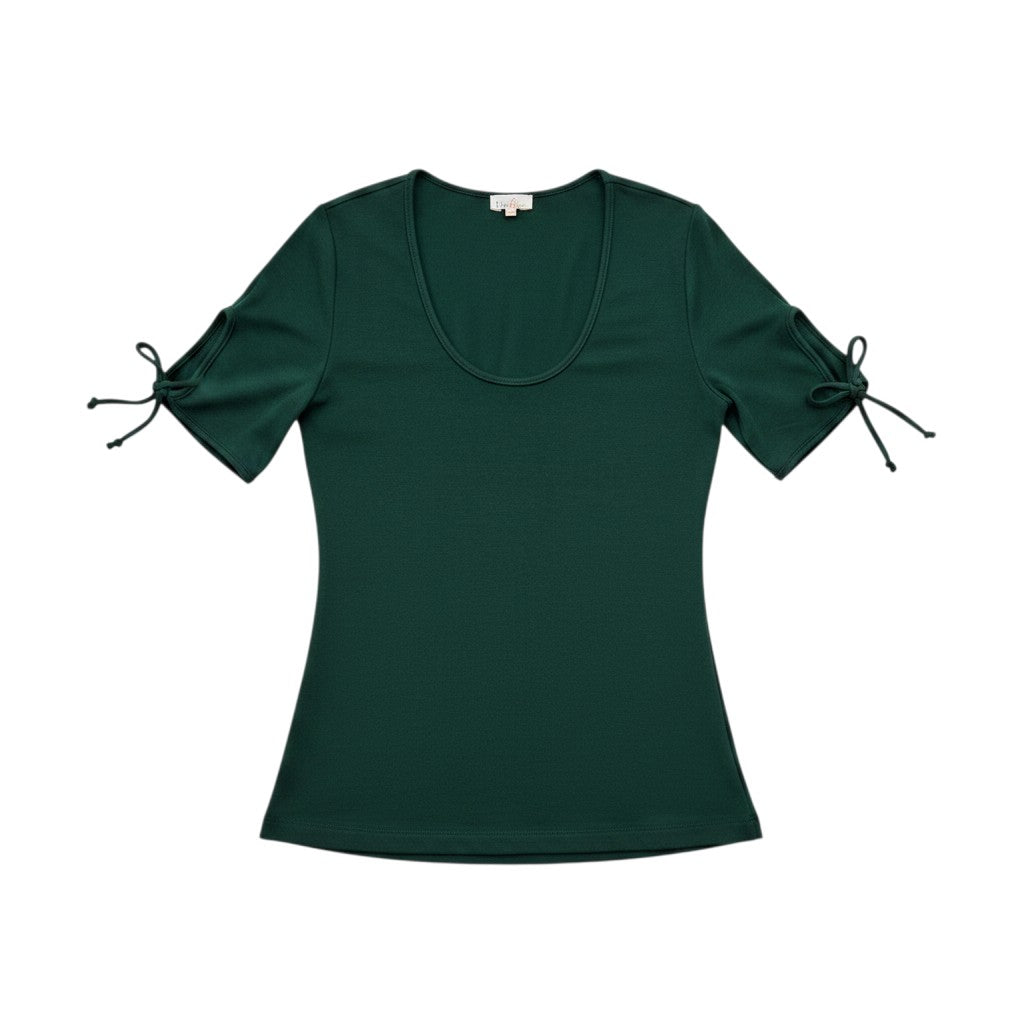 Tralulu T-shirt verde escuro de manga curta com decote em U e detalhes de laço nas mangas.